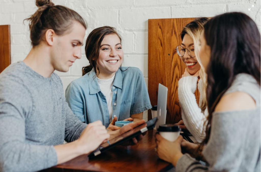 employees practicing an attitude of gratitude at work